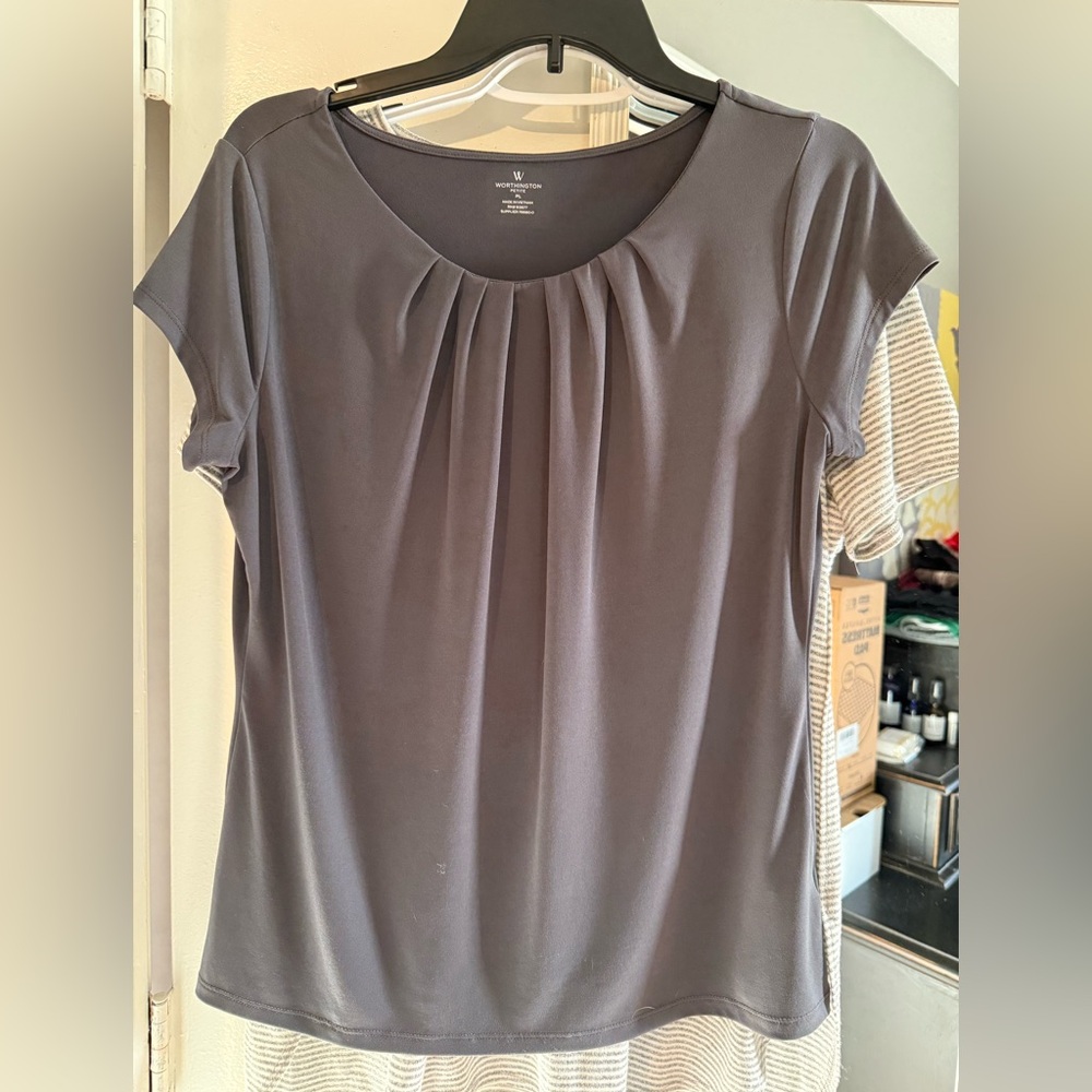 Worthington Charcoal Scoop Neck Pleated Short Sleeve Top